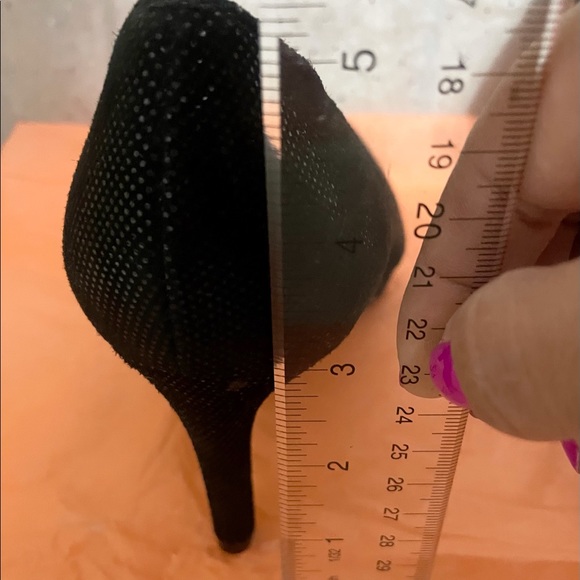 Beautiful heels never used, no scratches. Is size 6 but fit me a little tight - Picture 7 of 7
